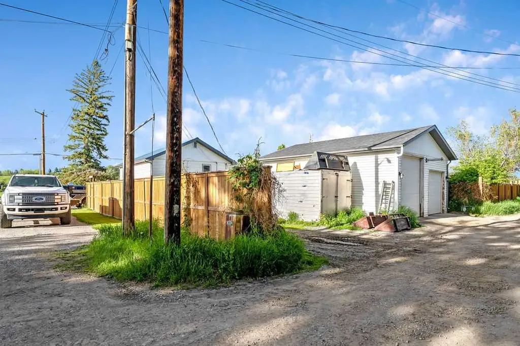 101 S Railway Street Okotoks AB T1S 1K6
