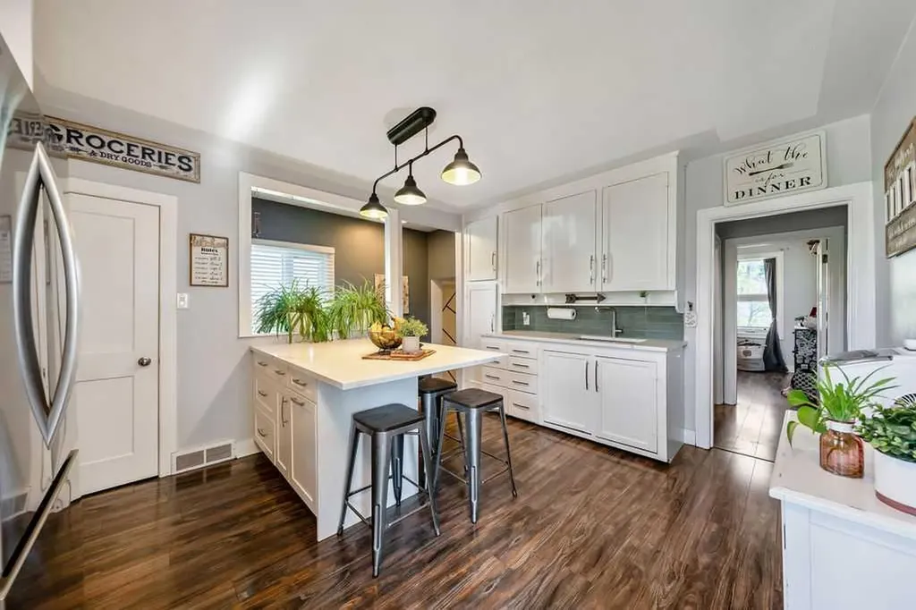 101 S Railway Street Okotoks AB T1S 1K6