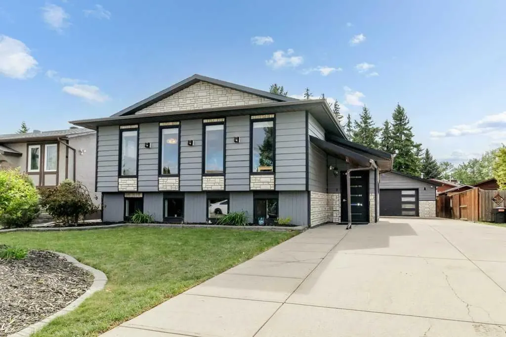 16 Willow Street Sylvan Lake AB T4S 1M1