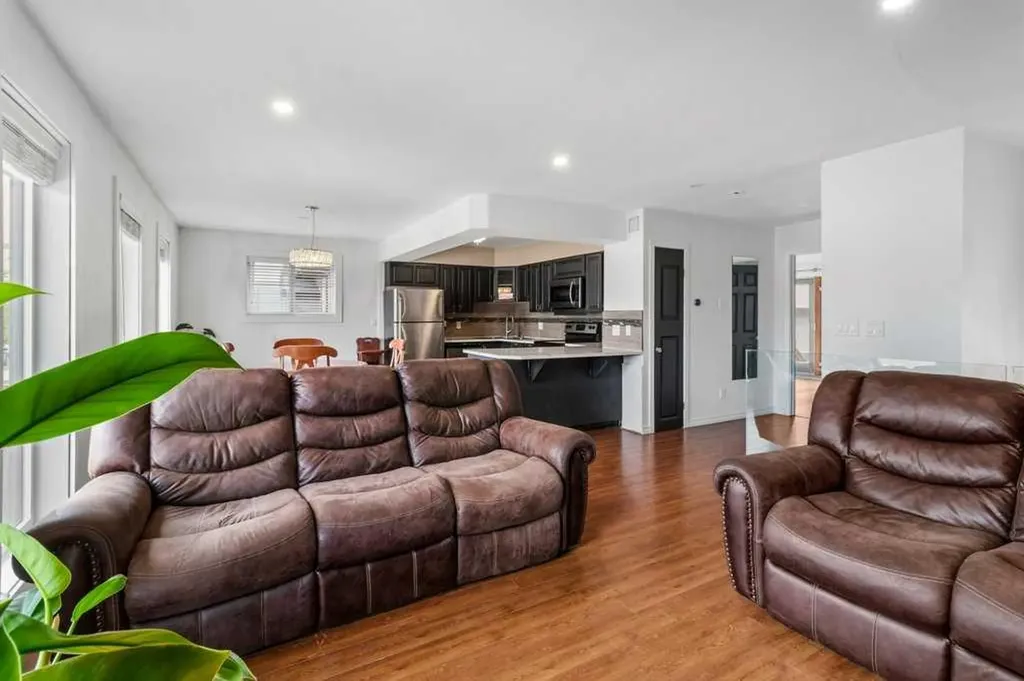 16 Willow Street Sylvan Lake AB T4S 1M1