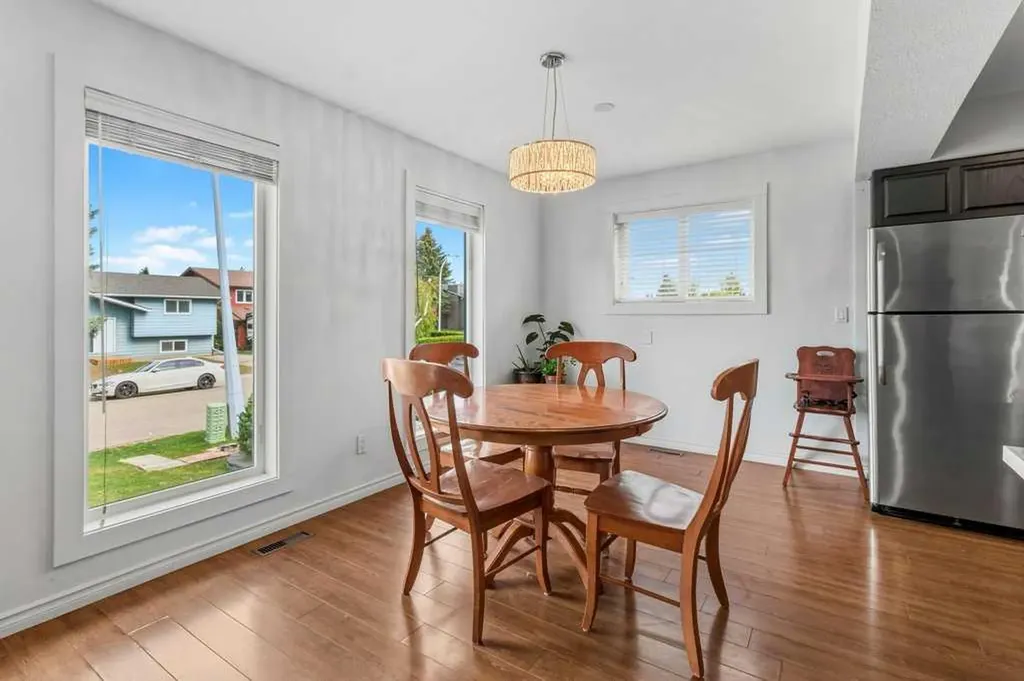 16 Willow Street Sylvan Lake AB T4S 1M1