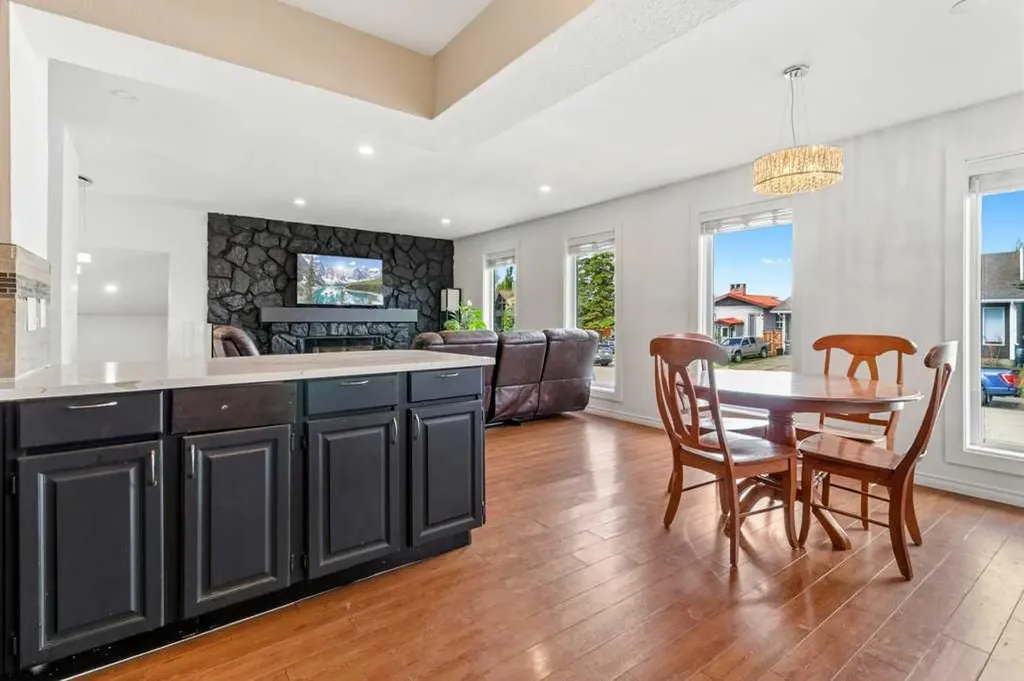 16 Willow Street Sylvan Lake AB T4S 1M1