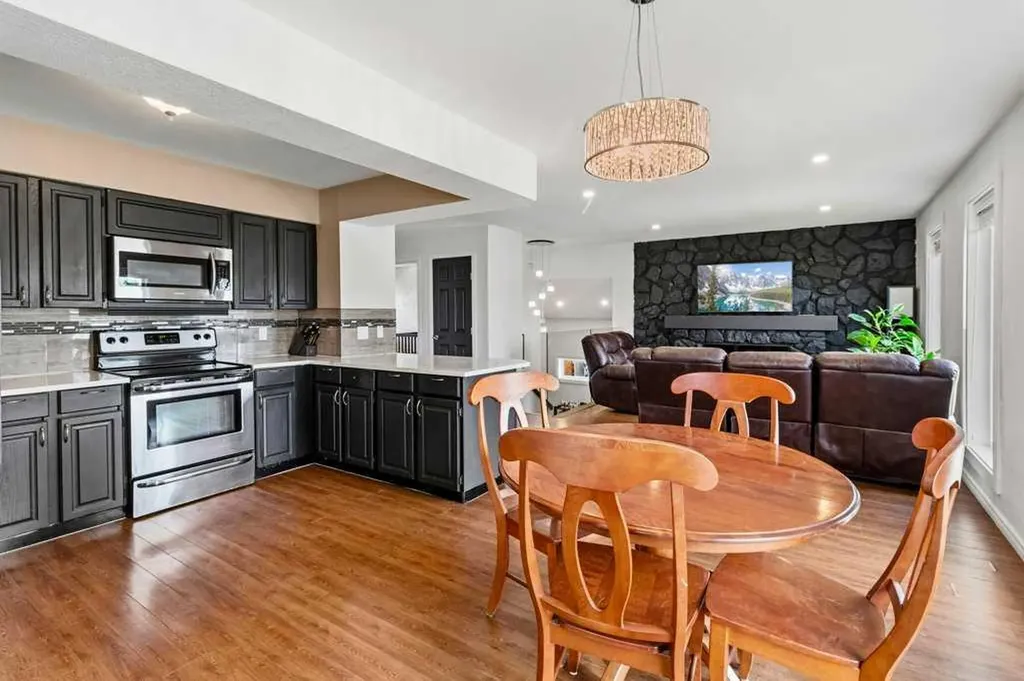 16 Willow Street Sylvan Lake AB T4S 1M1
