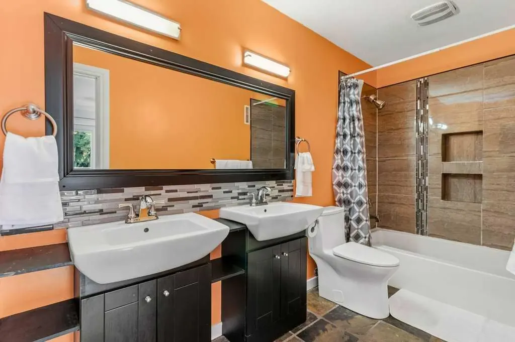 16 Willow Street Sylvan Lake AB T4S 1M1