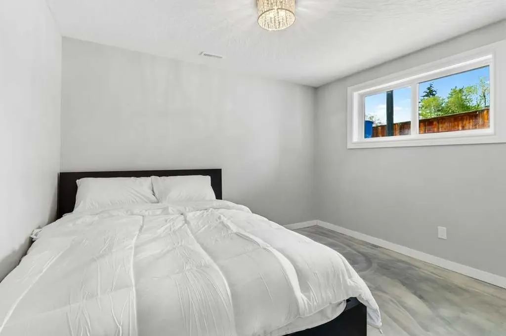 16 Willow Street Sylvan Lake AB T4S 1M1