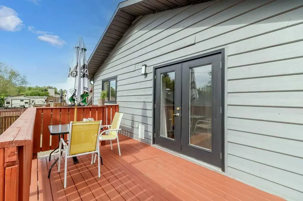 16 Willow Street Sylvan Lake AB T4S 1M1