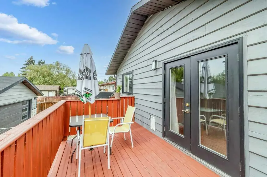 16 Willow Street Sylvan Lake AB T4S 1M1