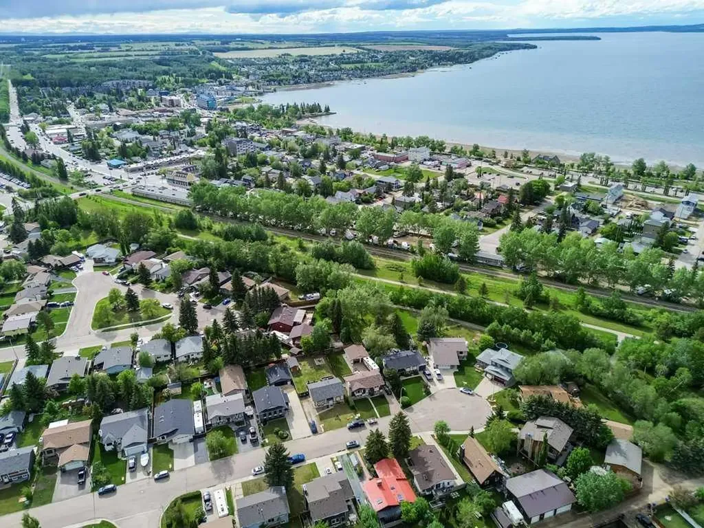 16 Willow Street Sylvan Lake AB T4S 1M1