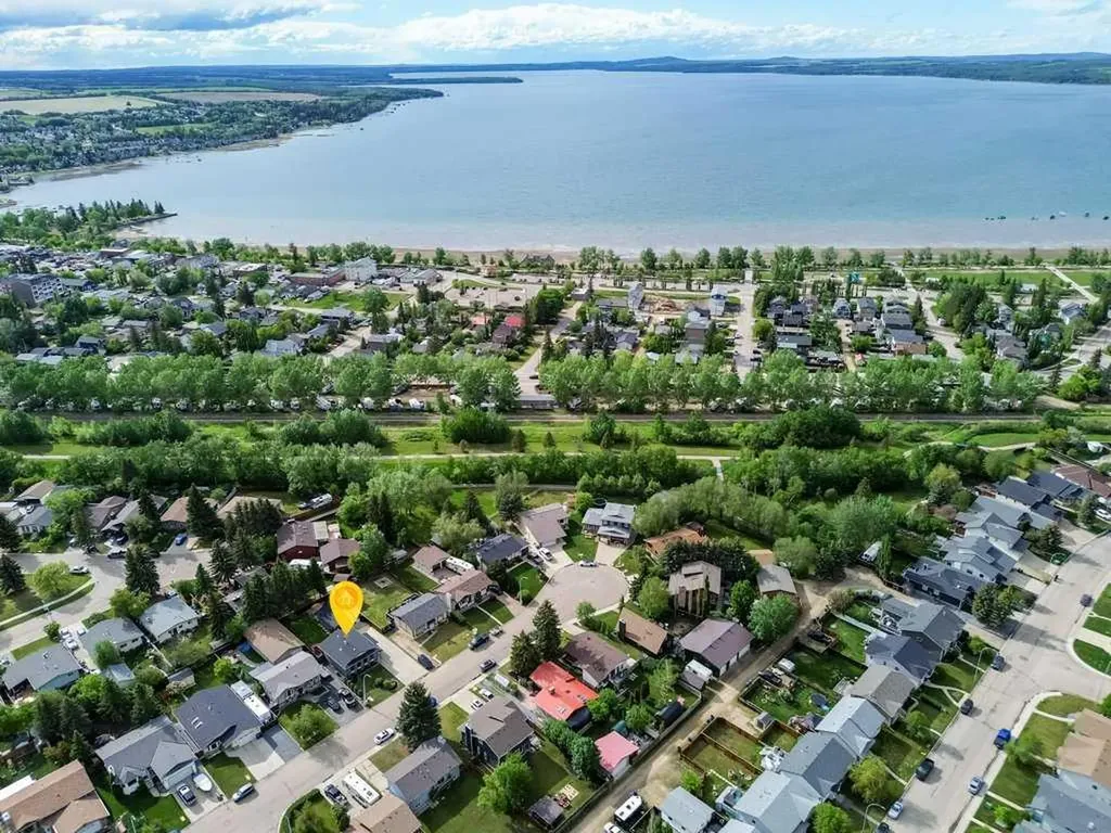 16 Willow Street Sylvan Lake AB T4S 1M1