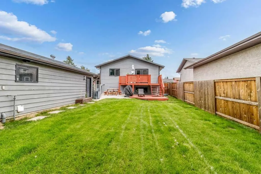 16 Willow Street Sylvan Lake AB T4S 1M1