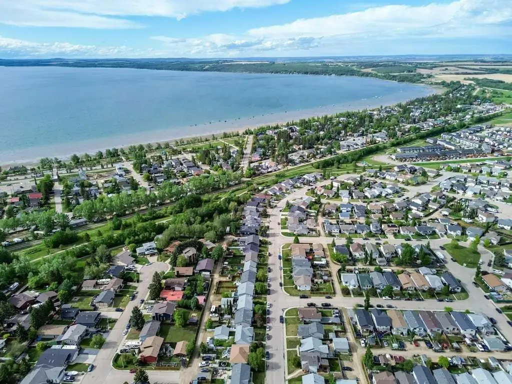 16 Willow Street Sylvan Lake AB T4S 1M1