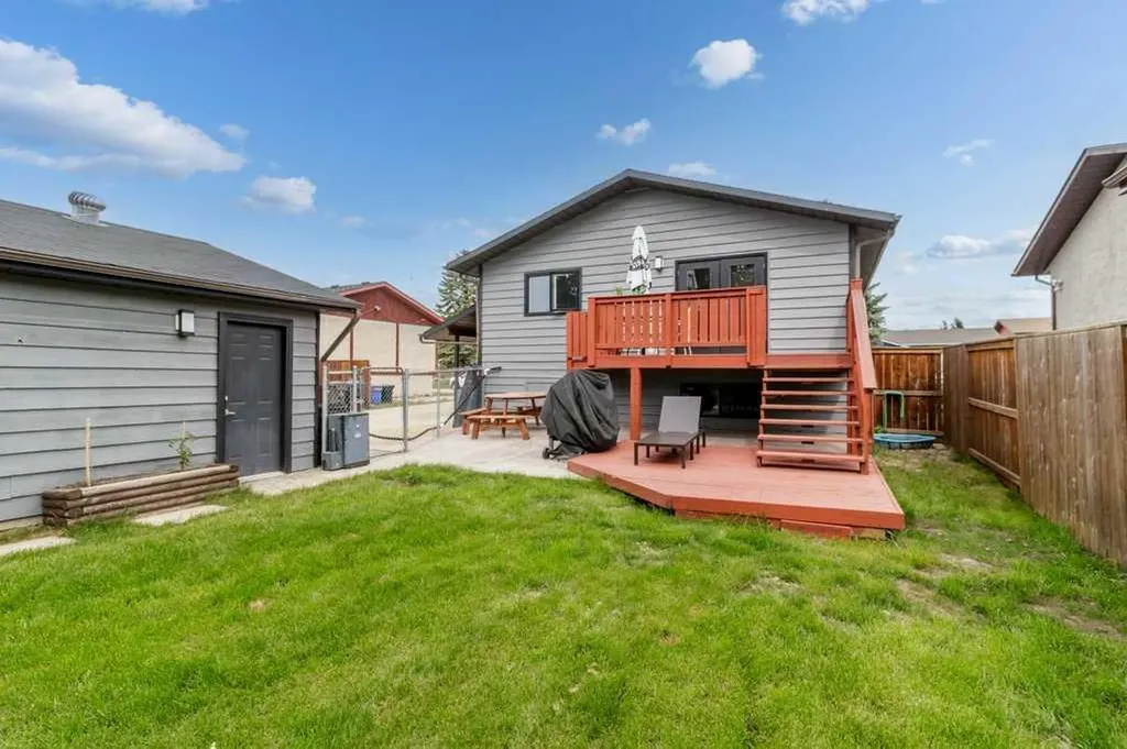 16 Willow Street Sylvan Lake AB T4S 1M1
