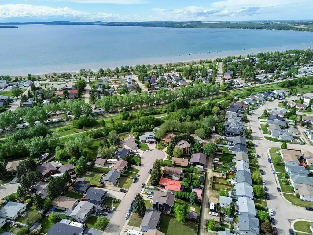 16 Willow Street Sylvan Lake AB T4S 1M1