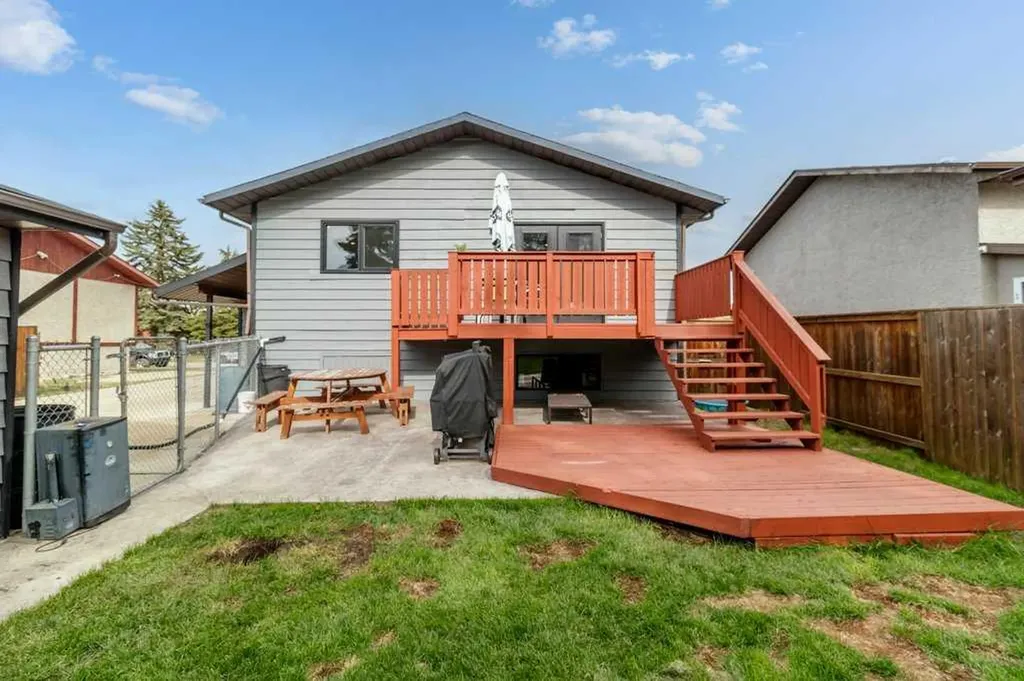 16 Willow Street Sylvan Lake AB T4S 1M1