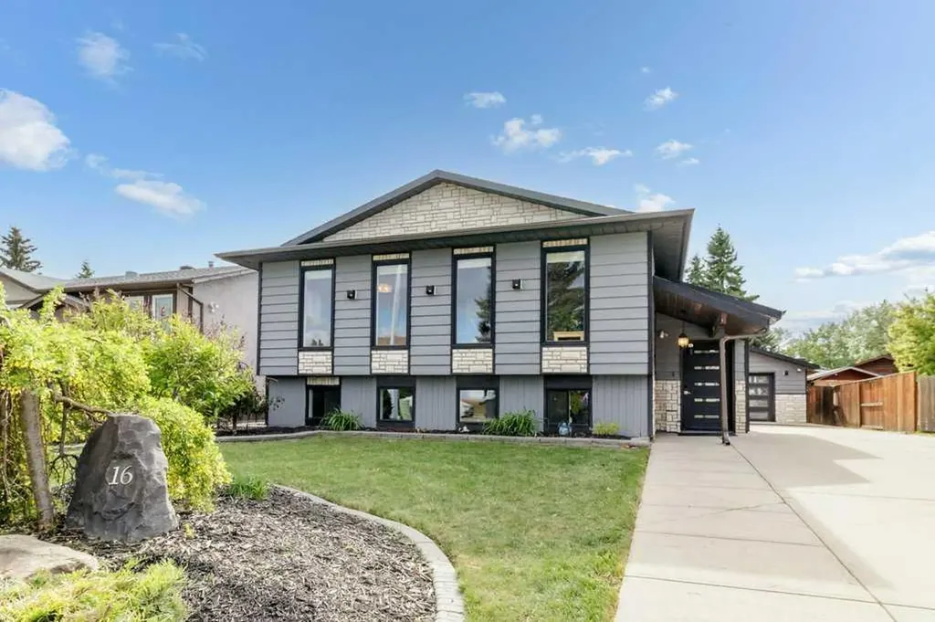 16 Willow Street Sylvan Lake AB T4S 1M1
