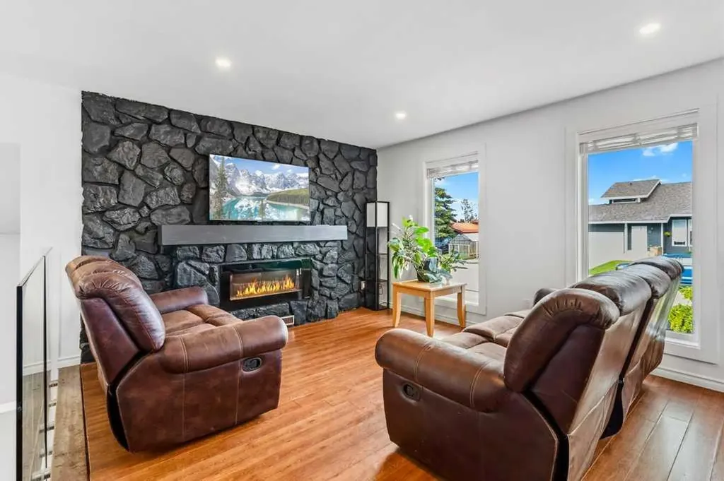 16 Willow Street Sylvan Lake AB T4S 1M1