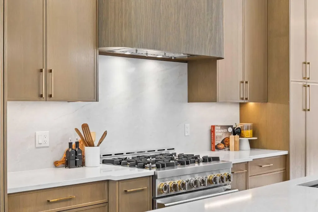 2205 26a Street SW Calgary AB T3E 2C2