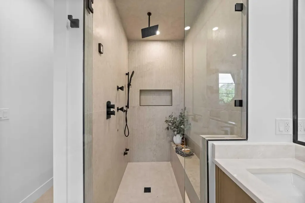 2205 26a Street SW Calgary AB T3E 2C2