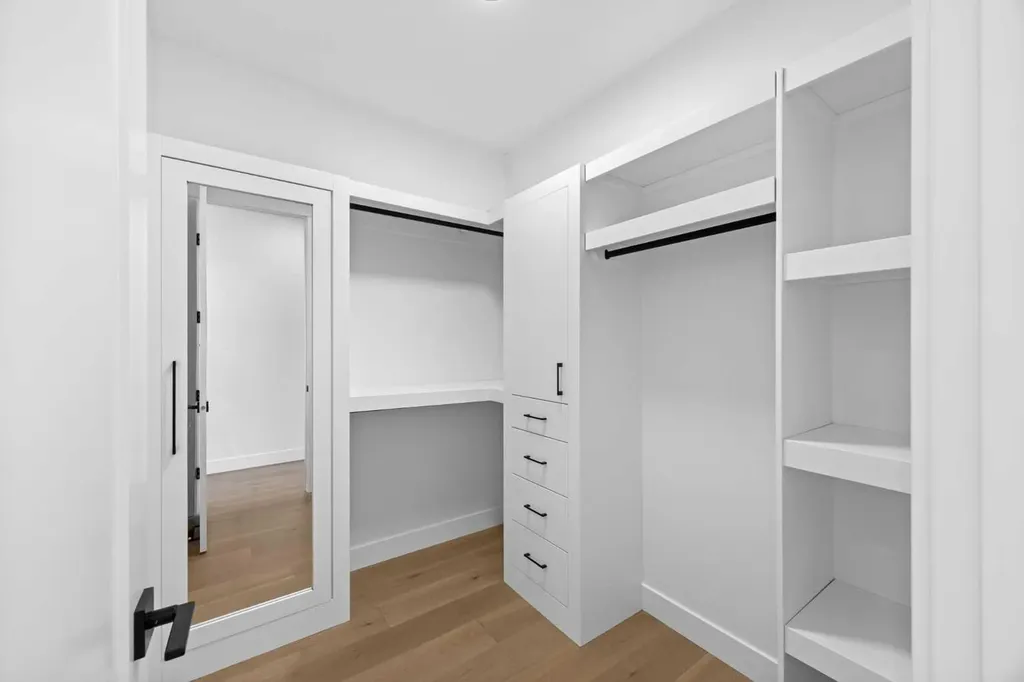 2205 26a Street SW Calgary AB T3E 2C2