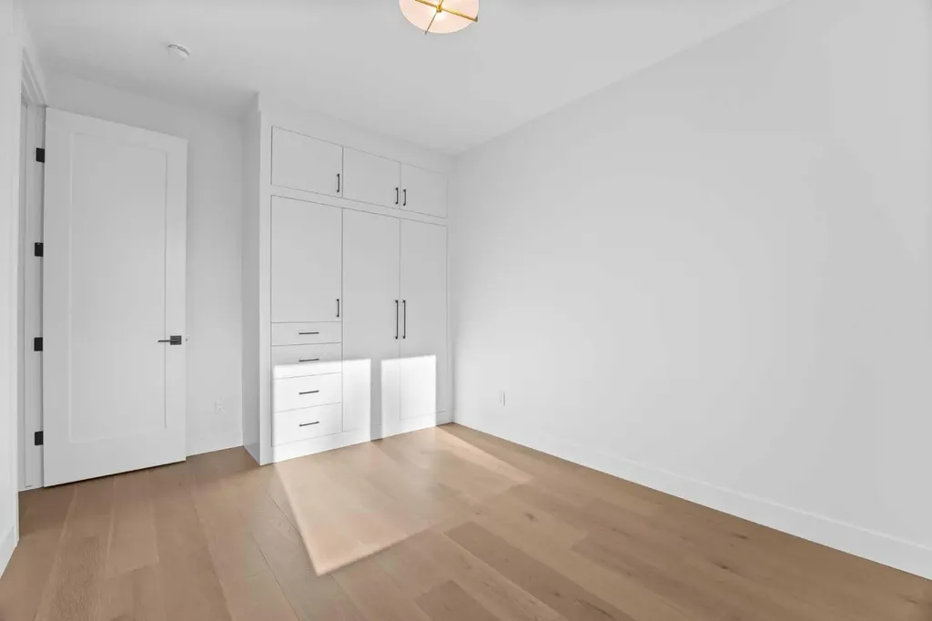 2205 26a Street SW Calgary AB T3E 2C2