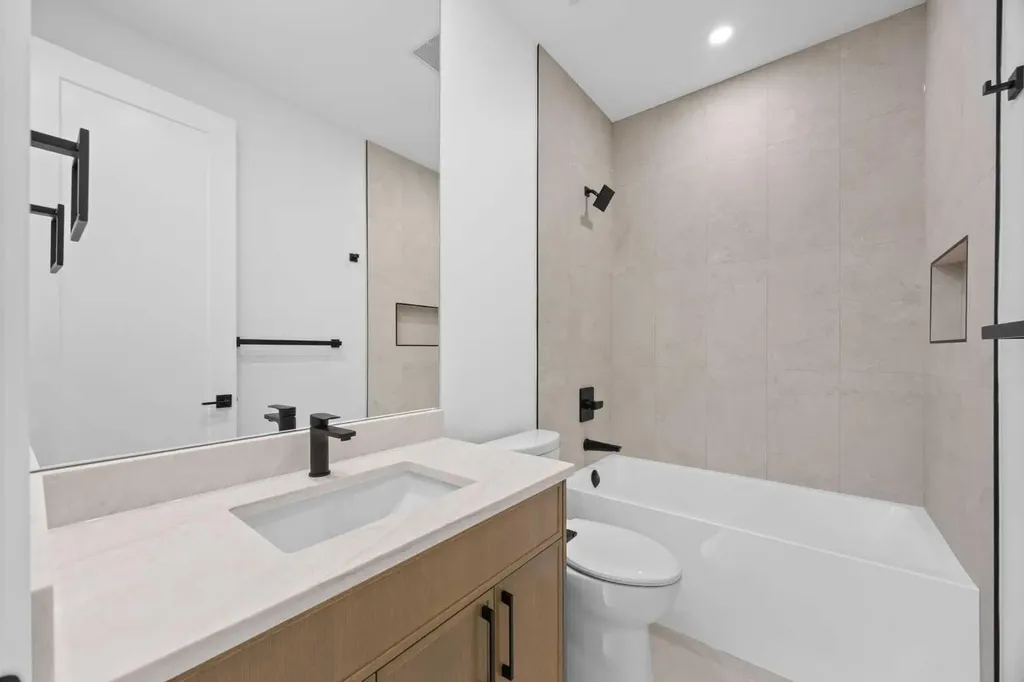 2205 26a Street SW Calgary AB T3E 2C2
