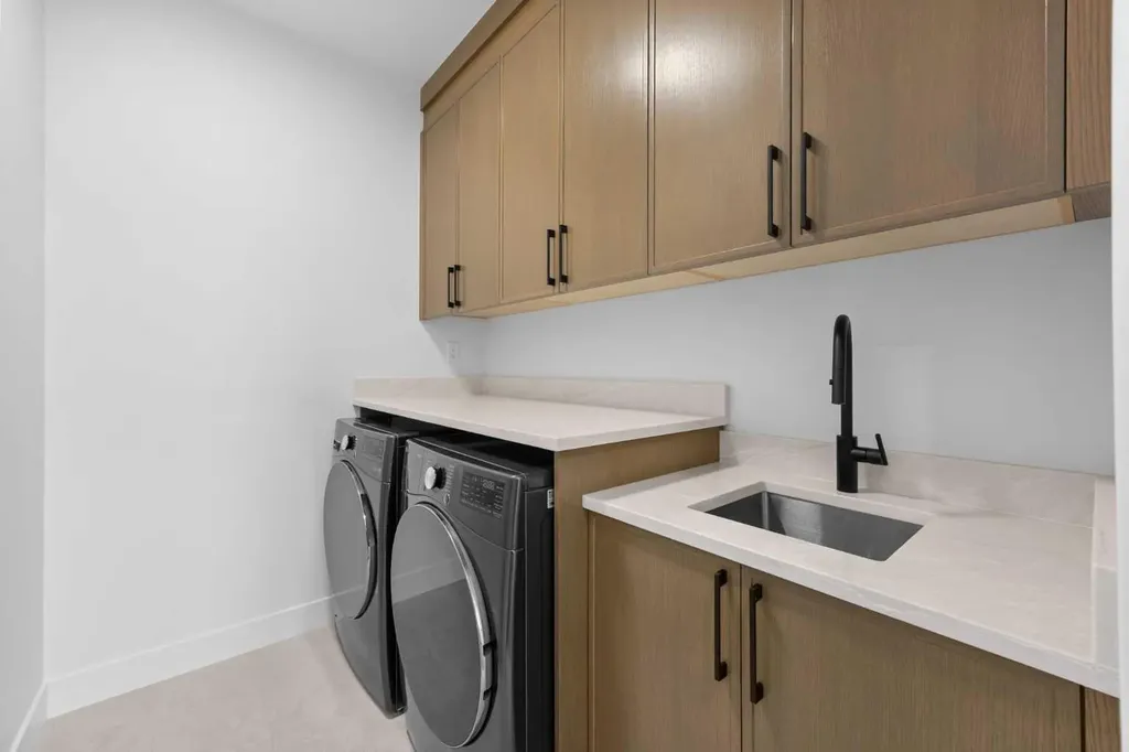 2205 26a Street SW Calgary AB T3E 2C2