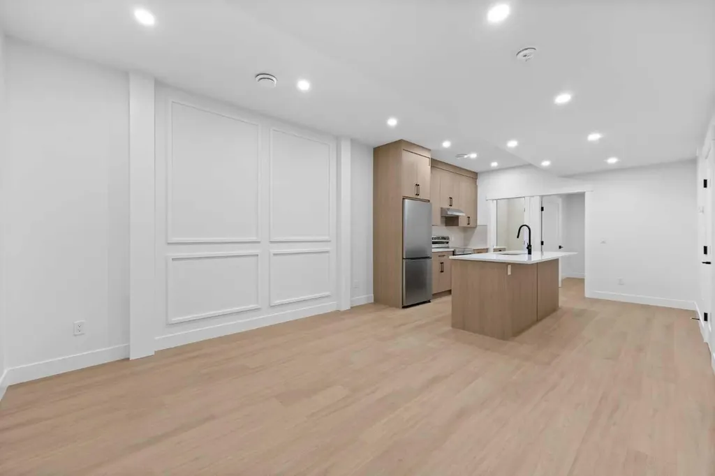 2205 26a Street SW Calgary AB T3E 2C2