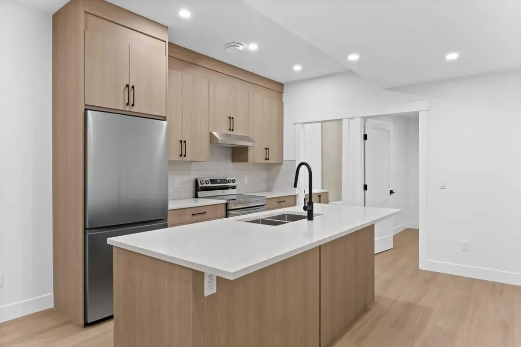 2205 26a Street SW Calgary AB T3E 2C2