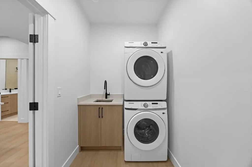 2205 26a Street SW Calgary AB T3E 2C2