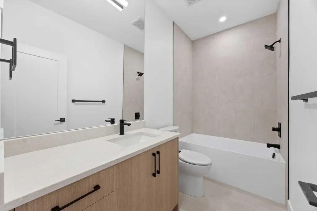 2205 26a Street SW Calgary AB T3E 2C2