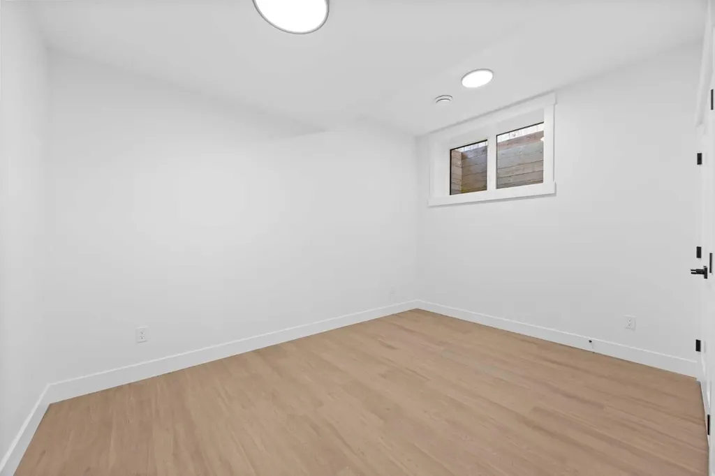 2205 26a Street SW Calgary AB T3E 2C2