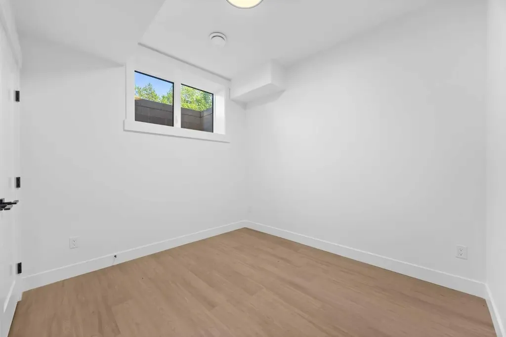 2205 26a Street SW Calgary AB T3E 2C2
