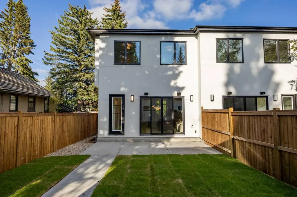2205 26a Street SW Calgary AB T3E 2C2