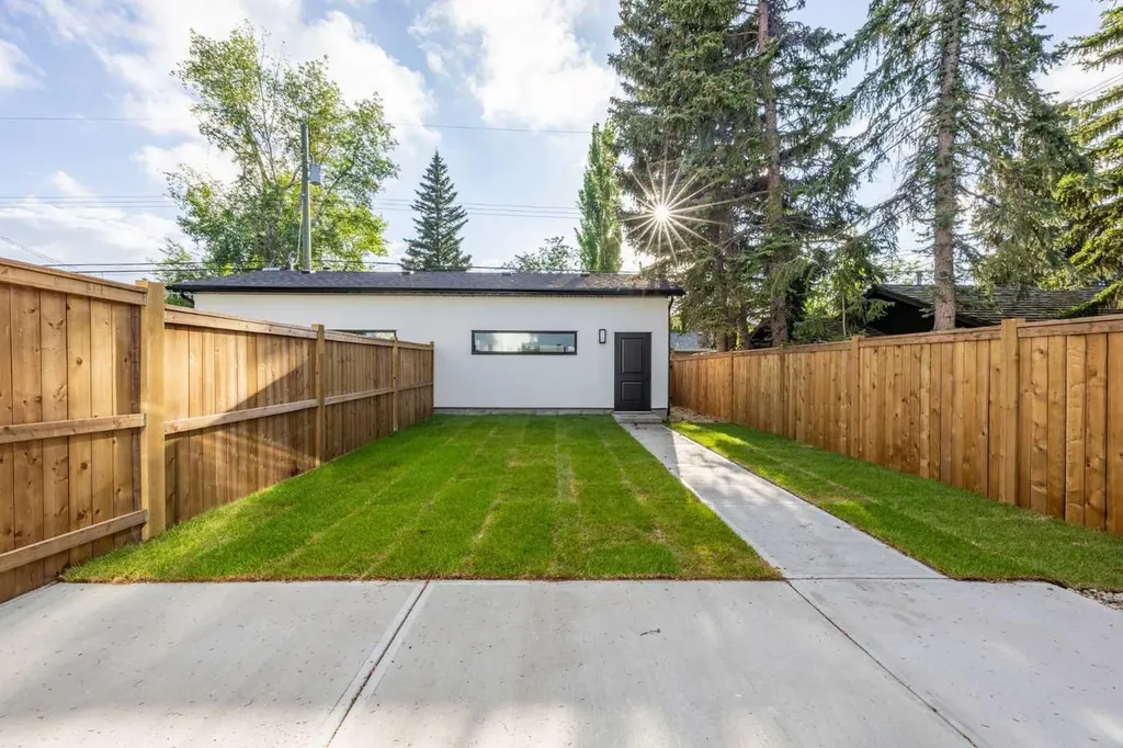 2205 26a Street SW Calgary AB T3E 2C2