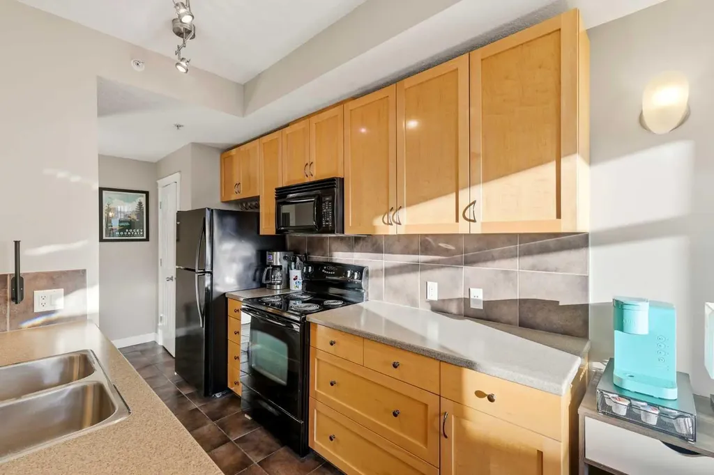 990 Centre Avenue NE Calgary AB T2E 2M9