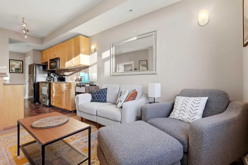 990 Centre Avenue NE Calgary AB T2E 2M9