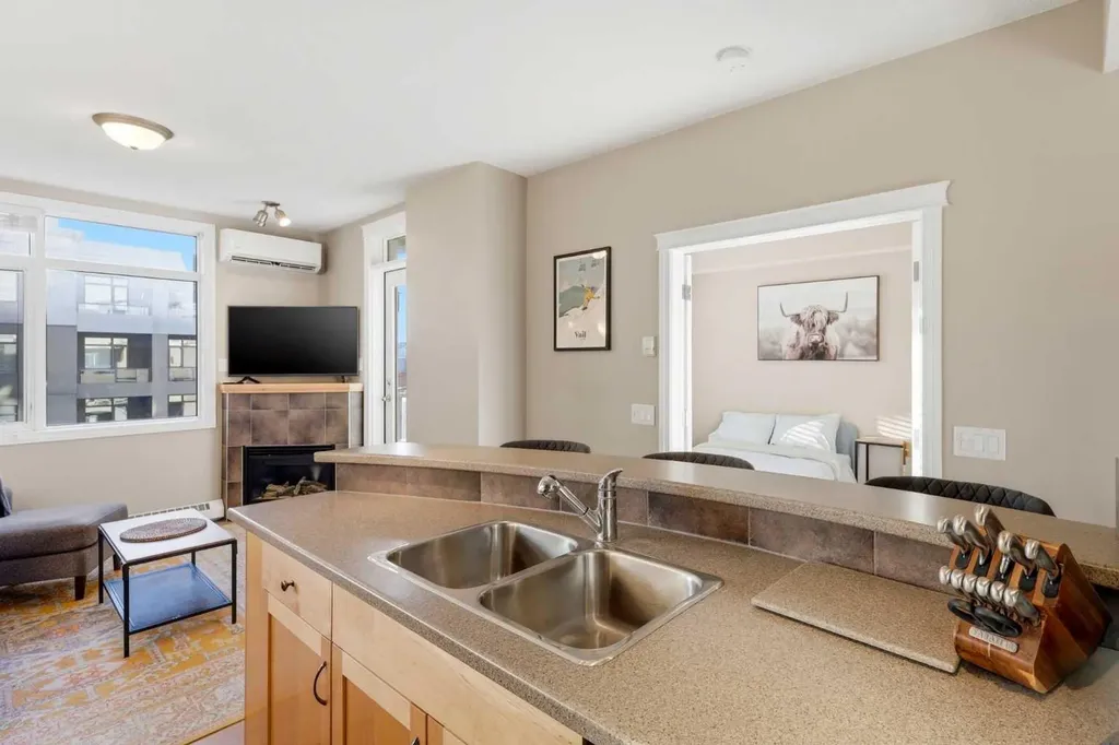 990 Centre Avenue NE Calgary AB T2E 2M9