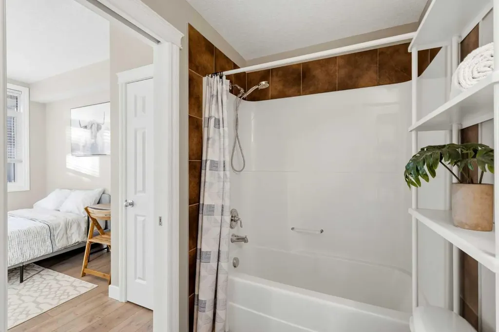 990 Centre Avenue NE Calgary AB T2E 2M9