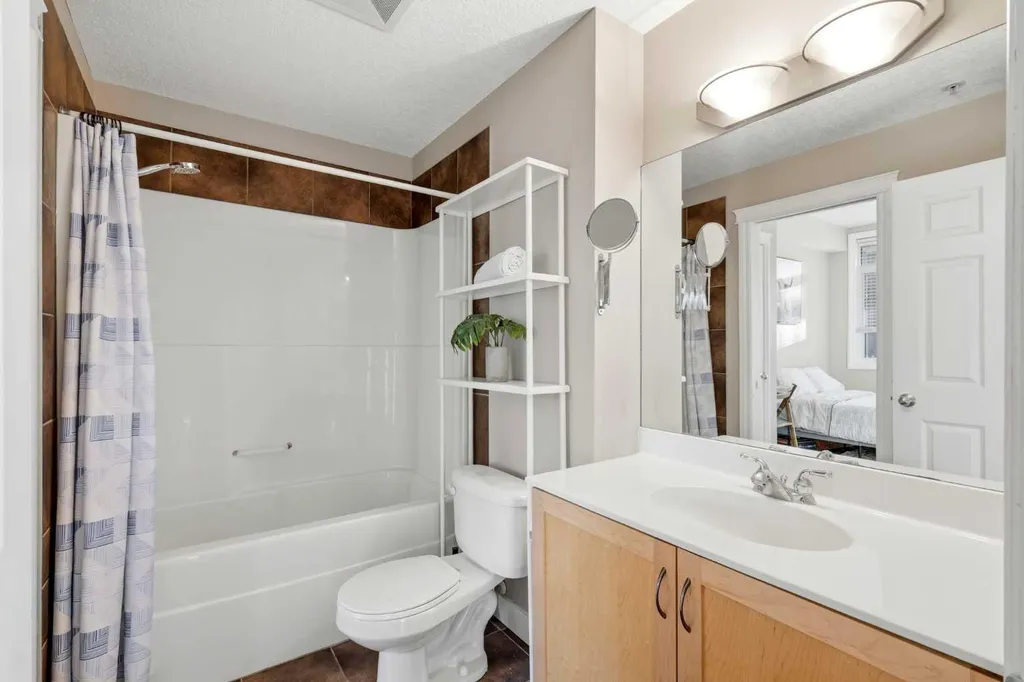 990 Centre Avenue NE Calgary AB T2E 2M9