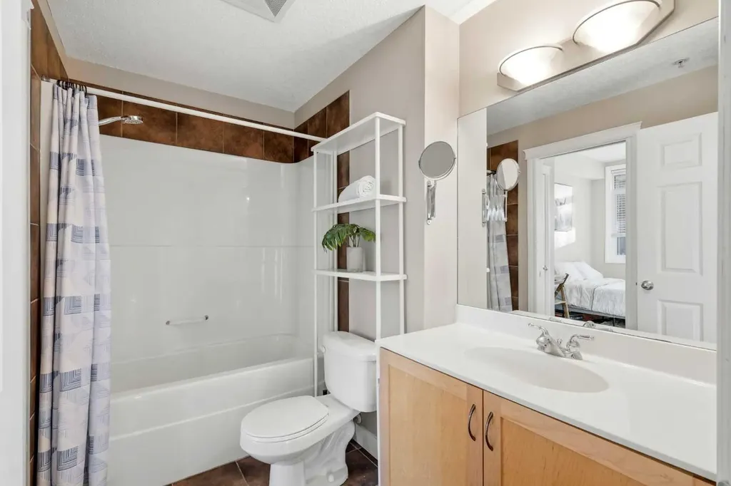 990 Centre Avenue NE Calgary AB T2E 2M9