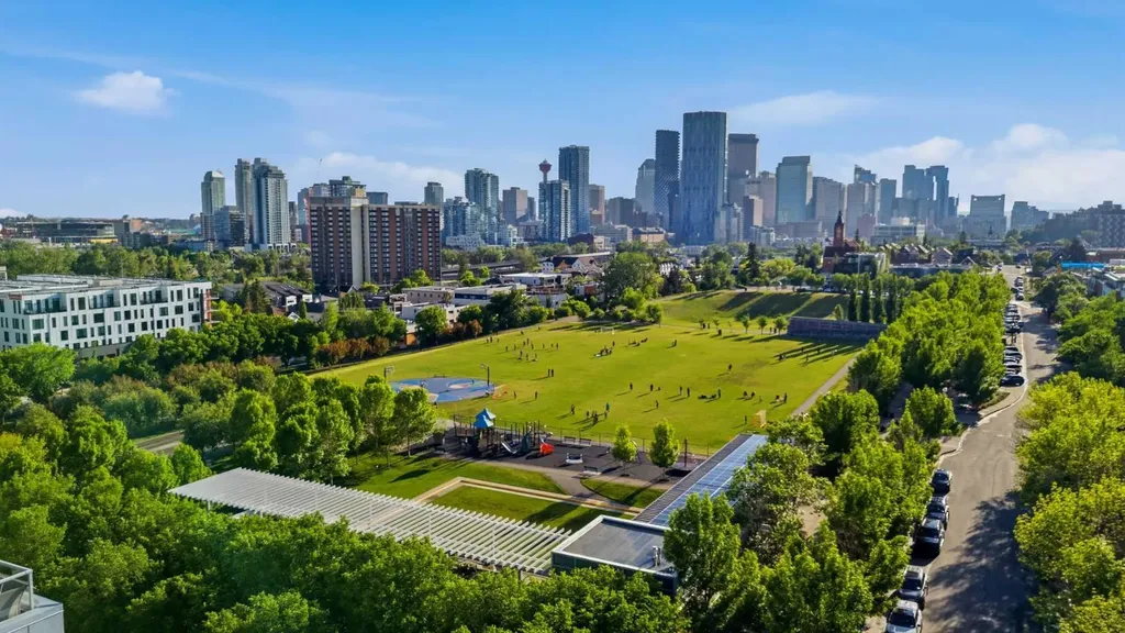 990 Centre Avenue NE Calgary AB T2E 2M9