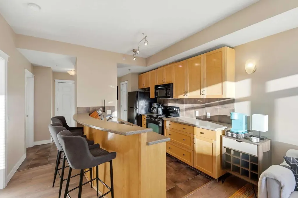 990 Centre Avenue NE Calgary AB T2E 2M9