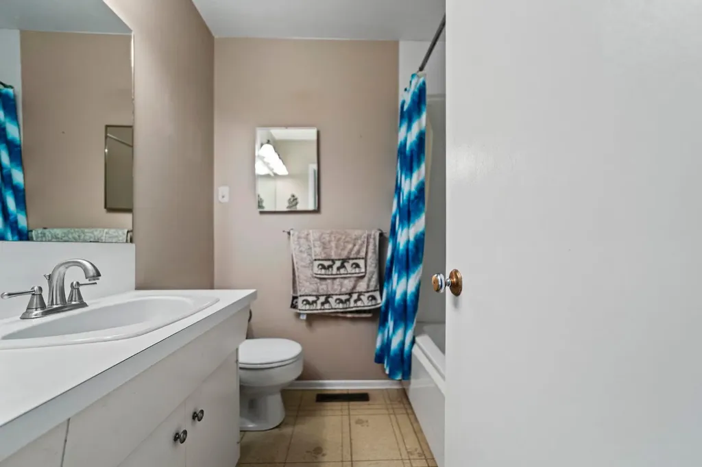 4021 58 Street Stettler AB T0C 2L1