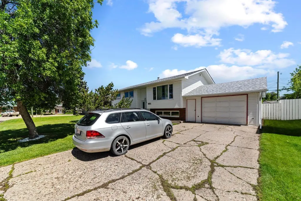 4021 58 Street Stettler AB T0C 2L1