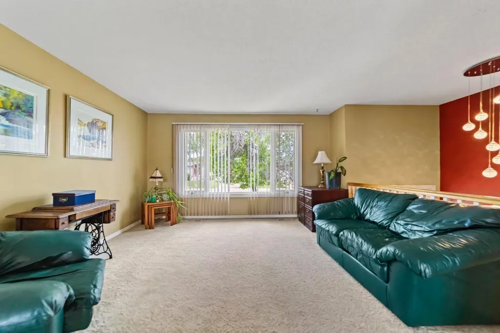 4021 58 Street Stettler AB T0C 2L1