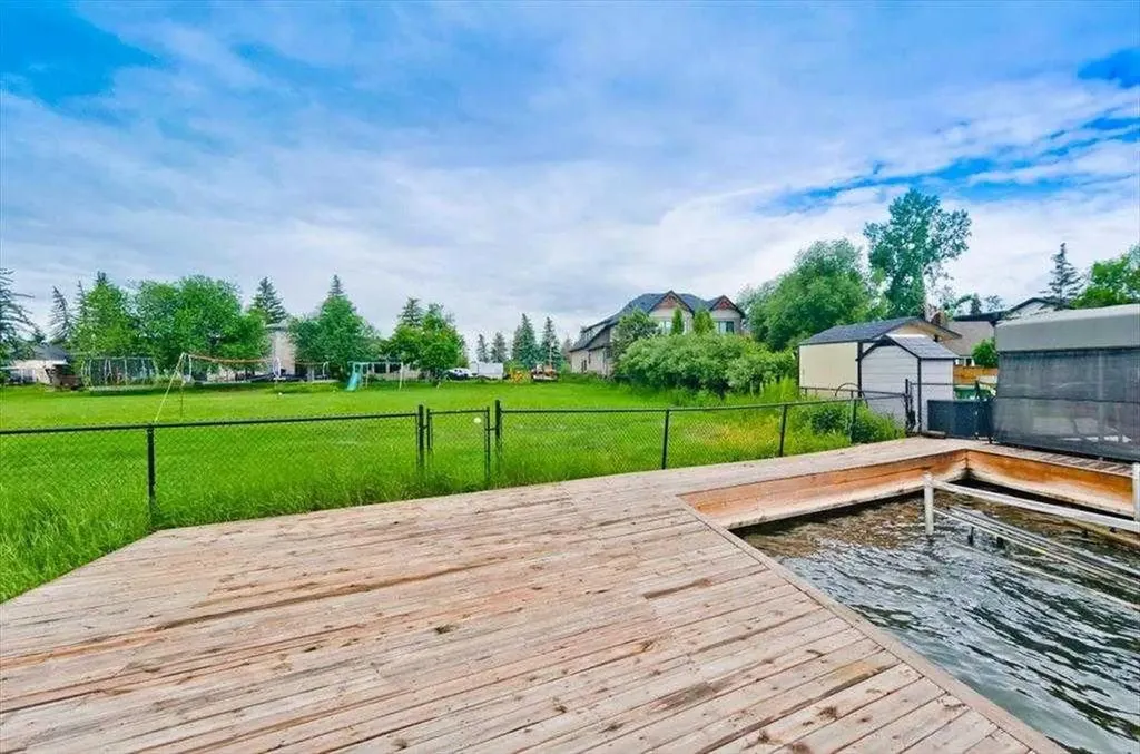 492 West Chestermere Drive Chestermere AB T1X 1B3