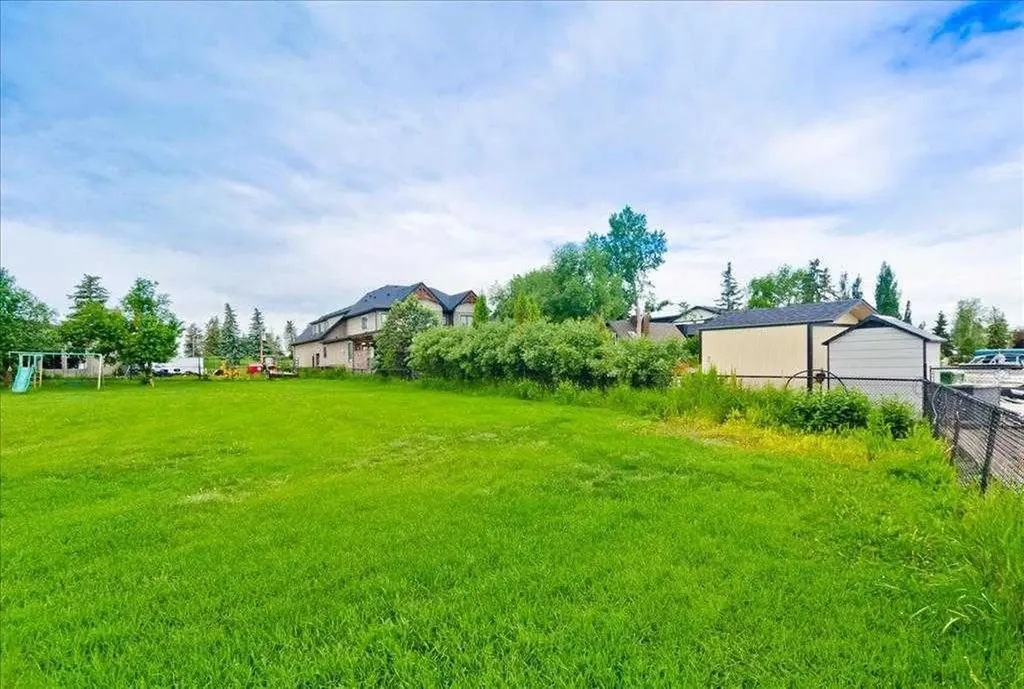 492 West Chestermere Drive Chestermere AB T1X 1B3