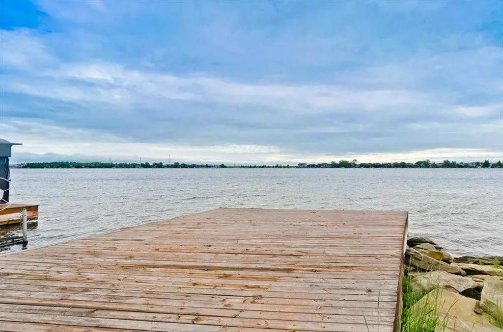 492 West Chestermere Drive Chestermere AB T1X 1B3
