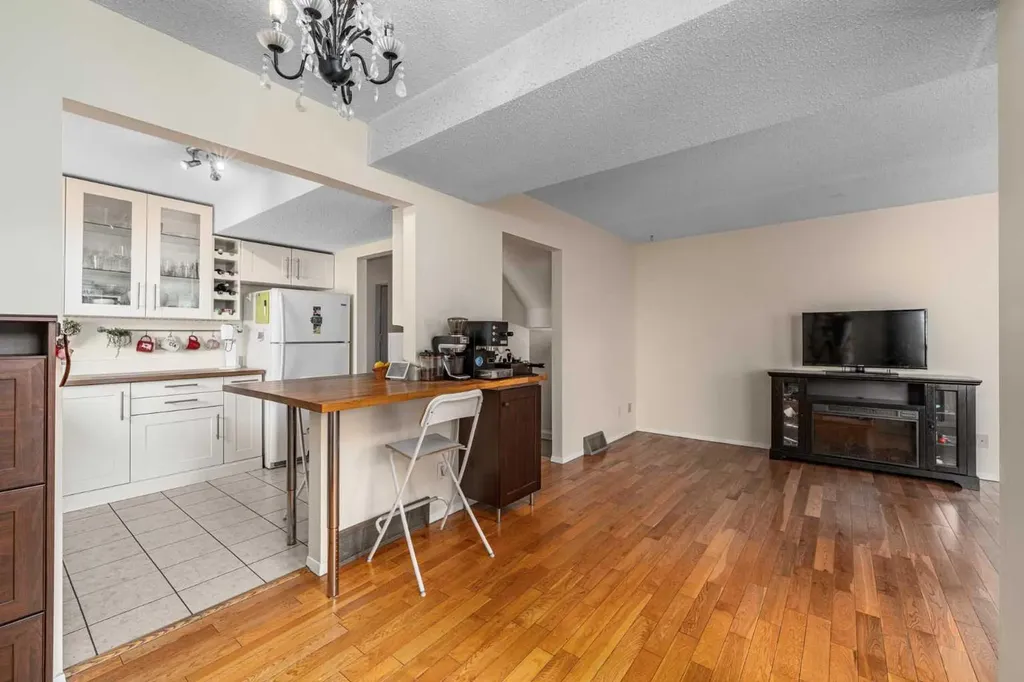 1455 Berkley Drive NW Calgary AB T3K 1T6