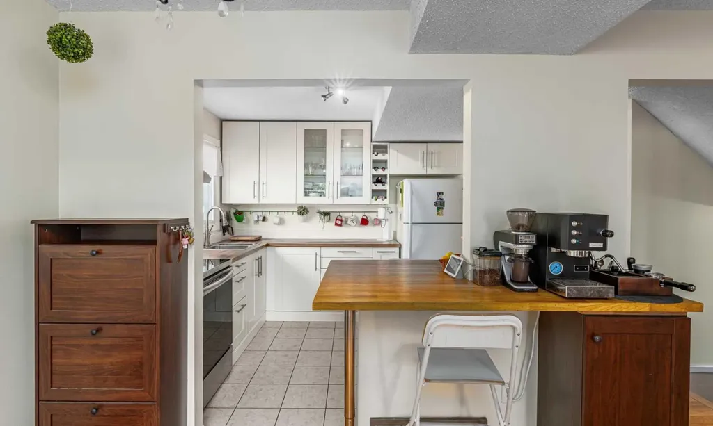 1455 Berkley Drive NW Calgary AB T3K 1T6